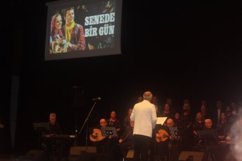 Senede bir gündü. O da önceki gündü 