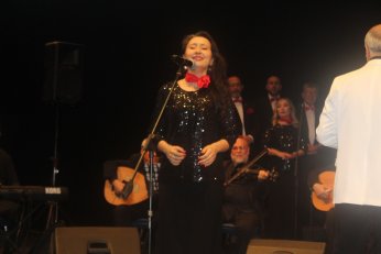 Senede bir gündü. O da önceki gündü 