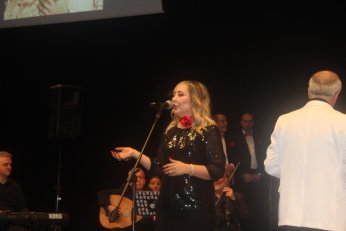 Senede bir gündü. O da önceki gündü 