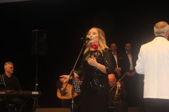 Senede bir gündü. O da önceki gündü 