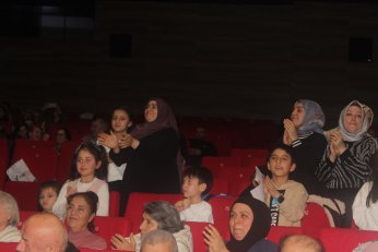 Senede bir gündü. O da önceki gündü 