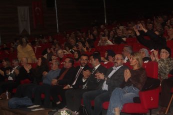 Senede bir gündü. O da önceki gündü 