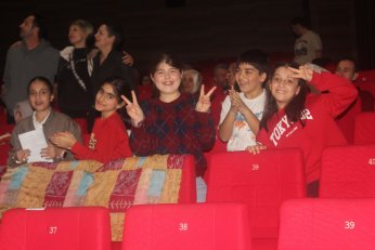 Senede bir gündü. O da önceki gündü 