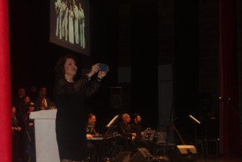 Senede bir gündü. O da önceki gündü 