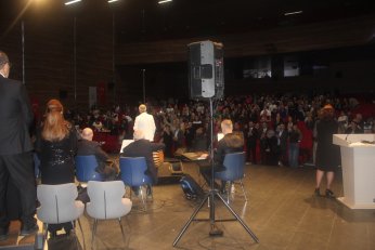 Senede bir gündü. O da önceki gündü 