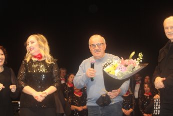 Senede bir gündü. O da önceki gündü 