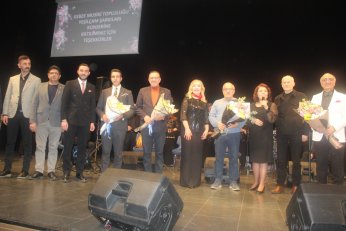 Senede bir gündü. O da önceki gündü 