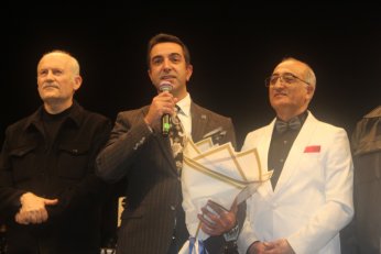 Senede bir gündü. O da önceki gündü 