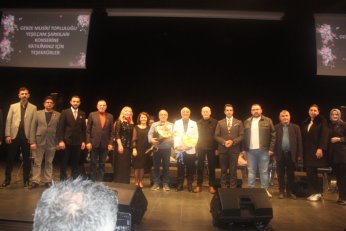 Senede bir gündü. O da önceki gündü 