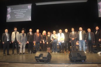 Senede bir gündü. O da önceki gündü 