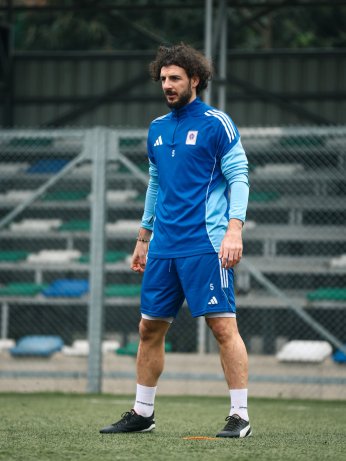 Anne bak kral “tahta yürüyor”