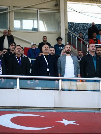 Sen Ağasın. Düştüğün yerden kalkarsın