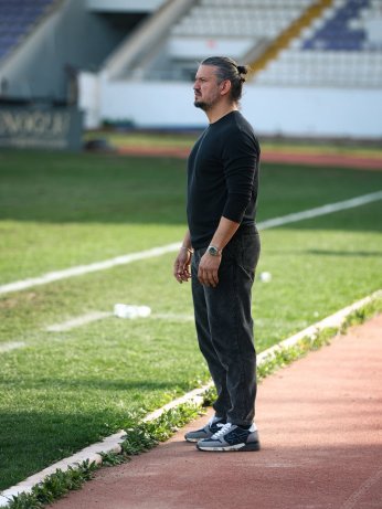 Sen Ağasın. Düştüğün yerden kalkarsın