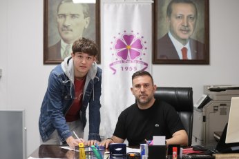 Gülümset yine gülüm benim. Halı bizim. Lavanta bizim