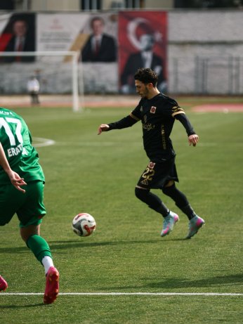 Gül iyiydi de dikeni vardı