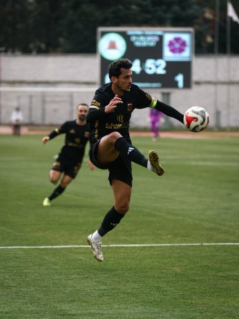 Gül iyiydi de dikeni vardı