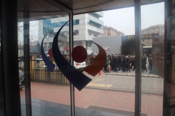 Örtmeyin. Aydınlatın. 