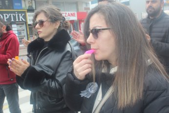 Örtmeyin. Aydınlatın. 