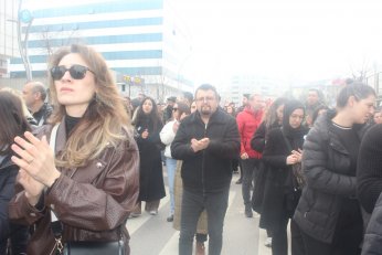 Örtmeyin. Aydınlatın. 