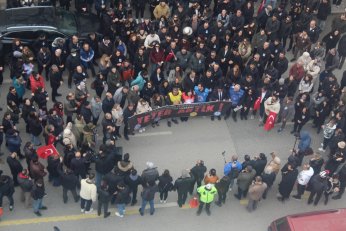 Örtmeyin. Aydınlatın. 