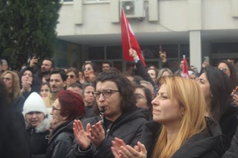 Örtmeyin. Aydınlatın. 