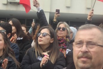 Örtmeyin. Aydınlatın. 