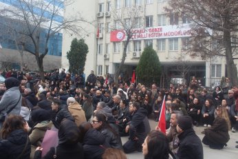 Örtmeyin. Aydınlatın. 