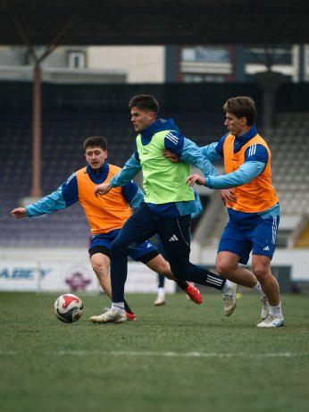 1’nci Lig için oyna Bir inci için oyna 