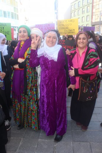 Yasağa inat: Gökkuşağı  gibi bir arada olalım