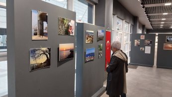 Hayal etti. Kurguladı. Fotoladı. Sergiledi