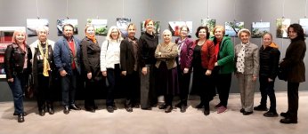 Hayal etti. Kurguladı. Fotoladı. Sergiledi