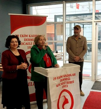 Hayal etti. Kurguladı. Fotoladı. Sergiledi