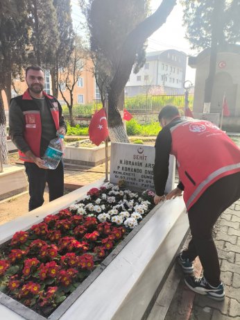 Çocuklara vatan sevgisi  şehitliklerde aşılanacak