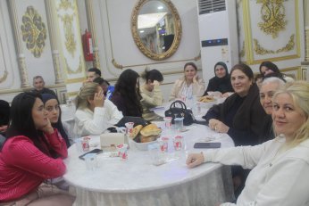 Tek “konuşmacı” imamdı. Menüde hurma olsa iyiydi