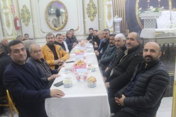 Tek “konuşmacı” imamdı. Menüde hurma olsa iyiydi