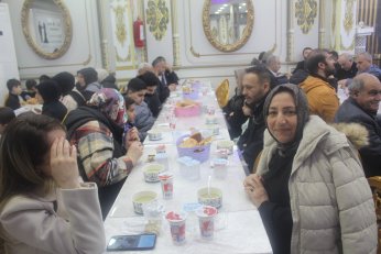 Tek “konuşmacı” imamdı. Menüde hurma olsa iyiydi