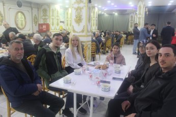 Tek “konuşmacı” imamdı. Menüde hurma olsa iyiydi