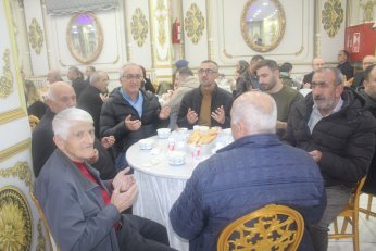 Tek “konuşmacı” imamdı. Menüde hurma olsa iyiydi