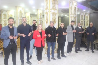 Tek “konuşmacı” imamdı. Menüde hurma olsa iyiydi