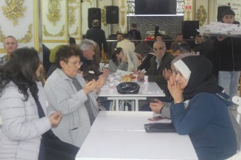 Tek “konuşmacı” imamdı. Menüde hurma olsa iyiydi