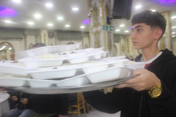 Tek “konuşmacı” imamdı. Menüde hurma olsa iyiydi