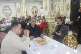 Tek “konuşmacı” imamdı. Menüde hurma olsa iyiydi