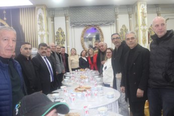 Tek “konuşmacı” imamdı. Menüde hurma olsa iyiydi