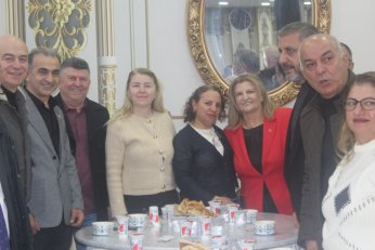 Tek “konuşmacı” imamdı. Menüde hurma olsa iyiydi