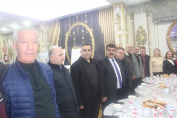 Tek “konuşmacı” imamdı. Menüde hurma olsa iyiydi