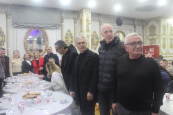 Tek “konuşmacı” imamdı. Menüde hurma olsa iyiydi