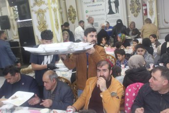 Tek “konuşmacı” imamdı. Menüde hurma olsa iyiydi