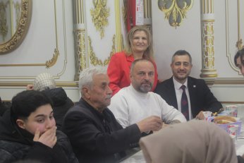 Tek “konuşmacı” imamdı. Menüde hurma olsa iyiydi