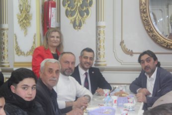 Tek “konuşmacı” imamdı. Menüde hurma olsa iyiydi