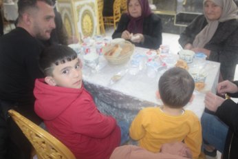 Tek “konuşmacı” imamdı. Menüde hurma olsa iyiydi